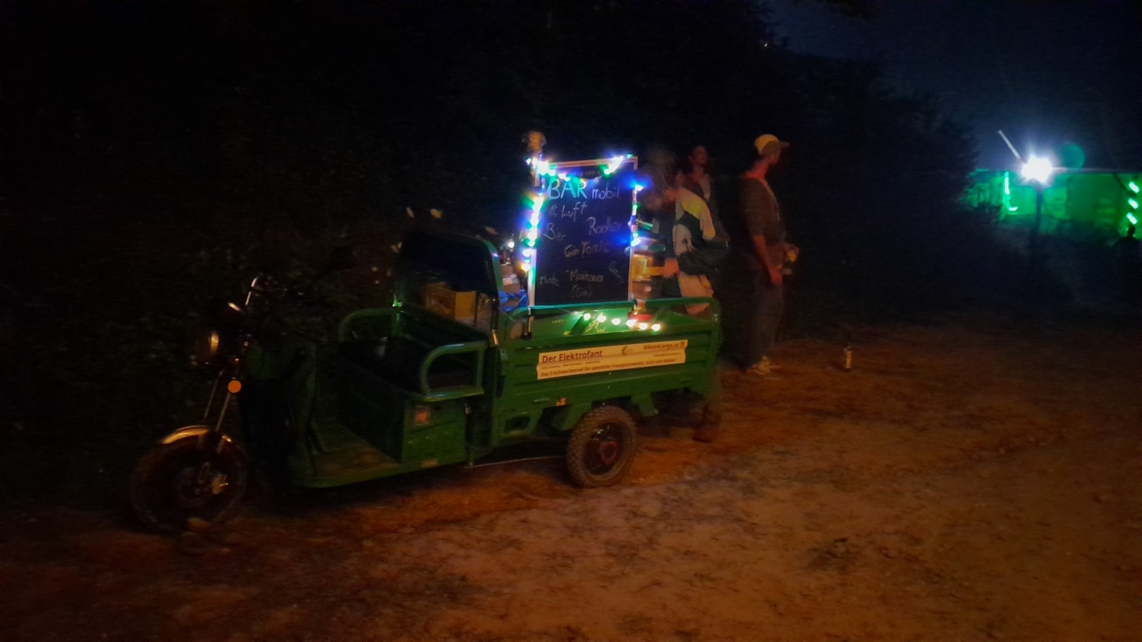 Der Elektrofant als mobile Bar auf dem Peal Festival. Lastenradvermietung für Events von bikes4cargo